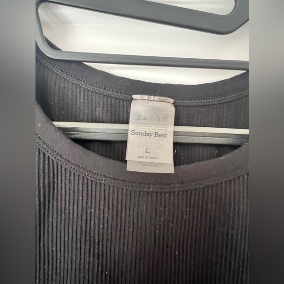 ARITZIA Sunday Best SinchSeamless Crew Tank - Picture 2 of 3